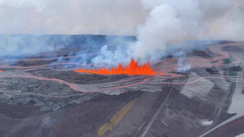 Mauna Loa The Worlds Largest Active Volcano Erupted After 38 Years